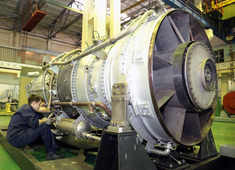 Сборка современного двигателя судового типа на заводе «Тюменские моторостроители»