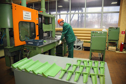 Запрессовка восковых моделей отливок рабочих лопаток из полимерной композиции