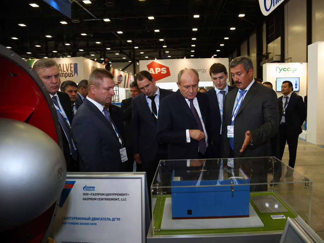 Демонстрация макета блочно-комплектного устройства электроснабжения типа БКЭС-ЭГ-18 делегации ПАО "Газпром"