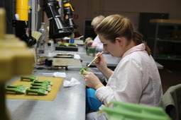 Подготовка восковых моделей отливок рабочих лопаток к сборке в литейные блоки