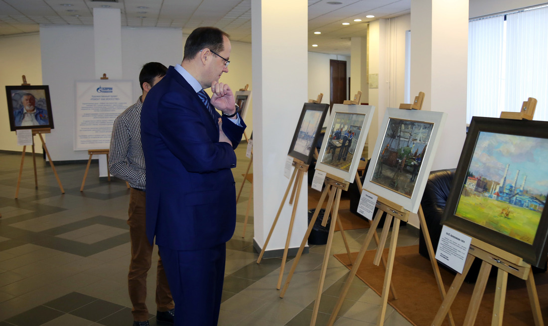 Выставку в ООО «Газпром трансгаз Москва» посетил генеральный директор компании Александр Бабаков