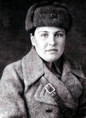 Молодая фронтовичка Александра Сенцова. 1944 год