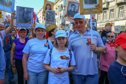 Сотрудники ООО «Газпром центрремонт» на шествии «Бессмертного полка» в Москве